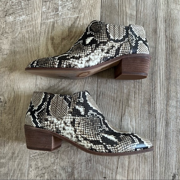 Madewell Sonia Leather Snakeskin Chelsea Booties. - Picture 7 of 10